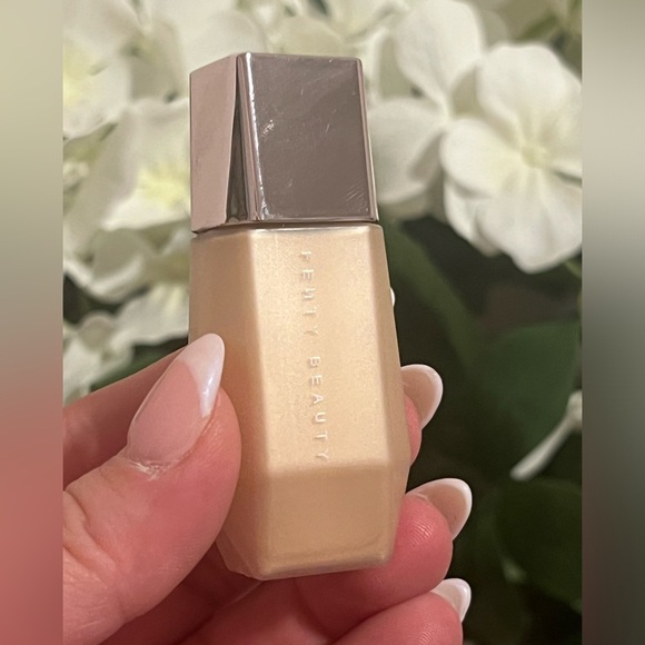 FENTY BEAUTY BY RIHANNA • EASE DROP'LIT ALL-OVER GLOW ENHANCER • TAFFY TOPAZ - Picture 2 of 4